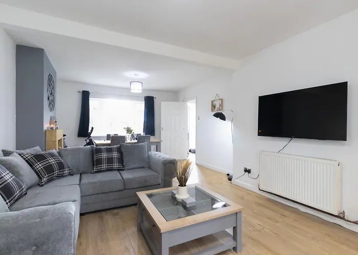 3 Bedroom Home With Private Driveway