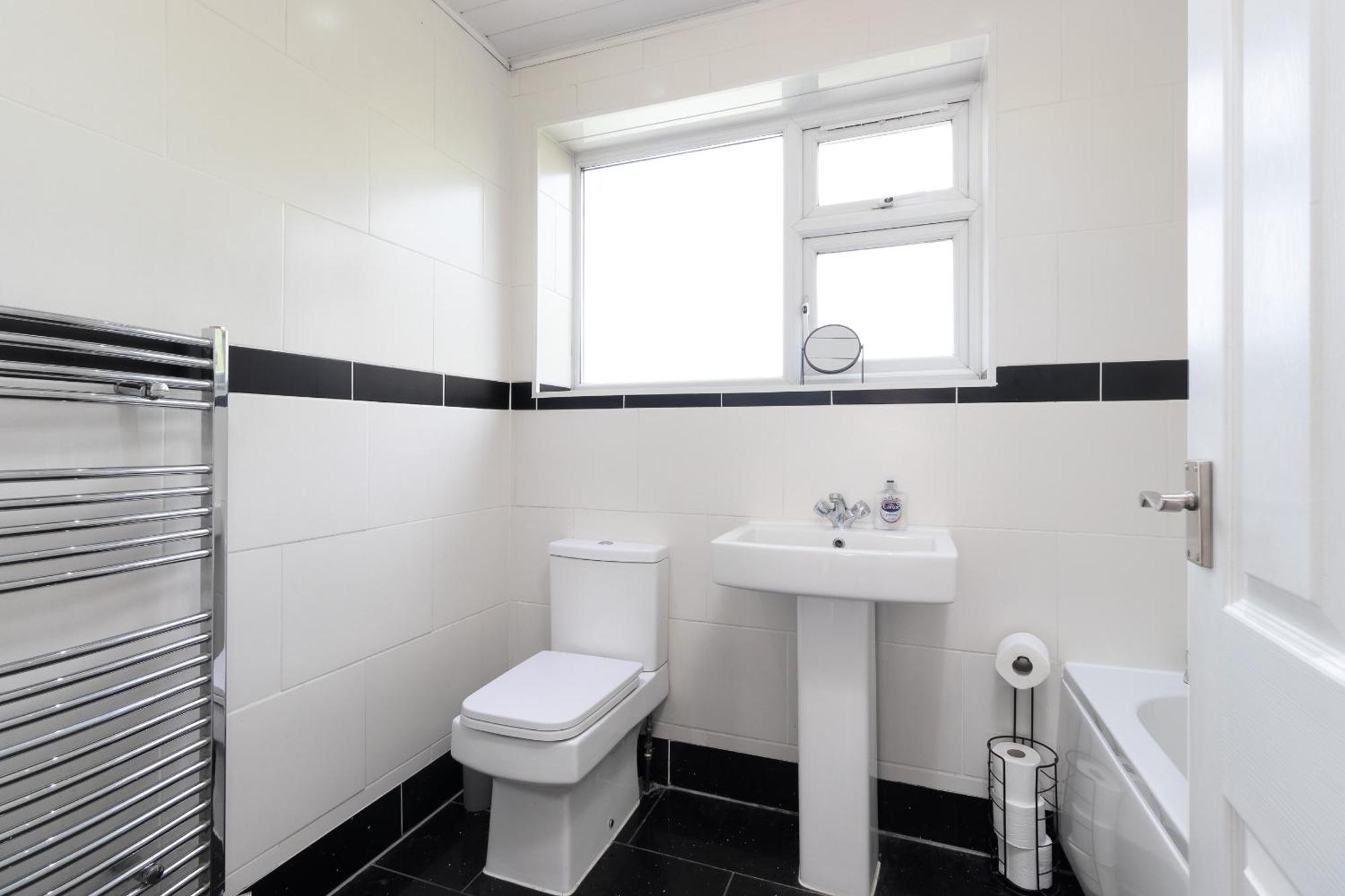 3 Bedroom With Private Driveway Holiday home *