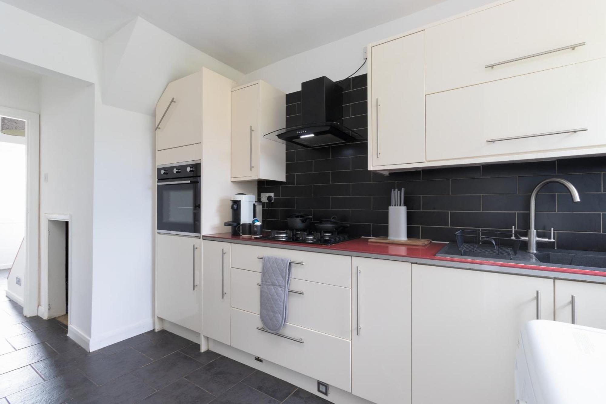 3 Bedroom With Private Driveway